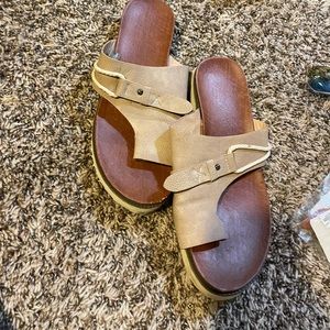 Womens sandals worn a couple times they are very comfy